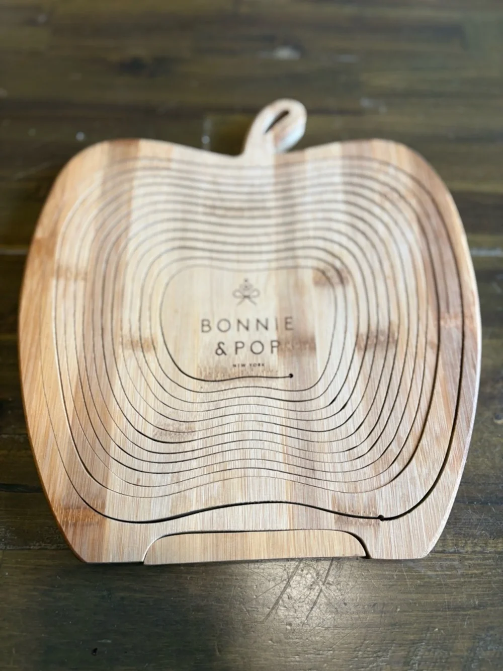 Bonnie & Pop New York Expandable Wooden Apple Cutting Board Fruit Tray  Basket